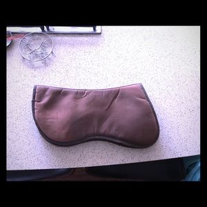 Memory foam saddle half pad